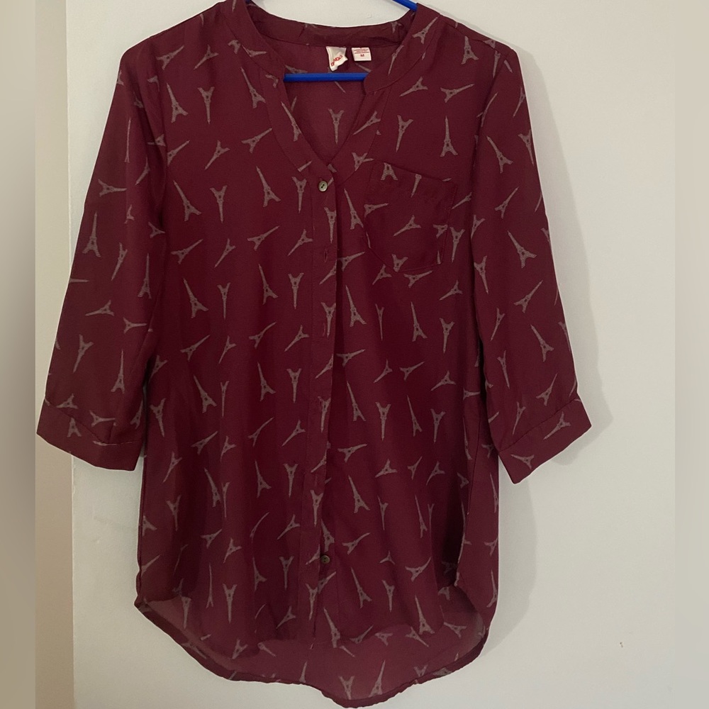 Brand new bongo without tag Eiffel Tower three-quarter length blouse, button up.